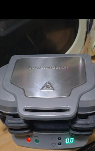 Hamilton Beach Dual Breakfast Sandwich Maker with Timer. Ready in 5 Minutes. Removable Dishwasher Safe PFAS-Free Non-Stick Egg Cooker Ring. Silver (25490MNA) photo review