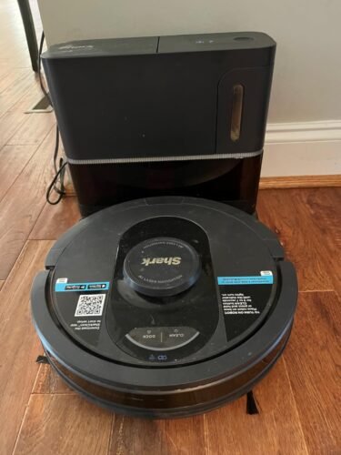 Shark AI Ultra Voice Control Robot Vacuum with Matrix Clean Navigation. Home Mapping. 60-Day Capacity. XL Self-Empty Base for Homes with Pets. Carpet & Hard Floors. Cool Grey photo review