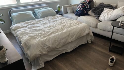 Intex 64447ED Dura-Beam Deluxe Ultra Plush Air Mattress with Headboard: Fiber-Tech – Queen Size – Built-in Electric Pump – 18in Bed Height – 600lb Weight Capacity photo review