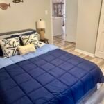 Intex 64447ED Dura-Beam Deluxe Ultra Plush Air Mattress with Headboard: Fiber-Tech – Queen Size – Built-in Electric Pump – 18in Bed Height – 600lb Weight Capacity photo review