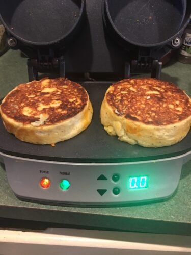 Hamilton Beach Dual Breakfast Sandwich Maker with Timer. Ready in 5 Minutes. Removable Dishwasher Safe PFAS-Free Non-Stick Egg Cooker Ring. Silver (25490MNA) photo review