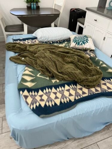 OhGeni Queen Air Mattress with Built in Pump. Inflatable Blow Up Mattress 18 Raised Comfort.Upgraded Surface Portable Mattress. Air Bed for Camping. Home and Guest. Colchone Inflable. 650 lbs Max photo review