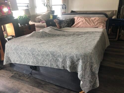 Intex 64447ED Dura-Beam Deluxe Ultra Plush Air Mattress with Headboard: Fiber-Tech – Queen Size – Built-in Electric Pump – 18in Bed Height – 600lb Weight Capacity photo review