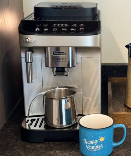 De'Longhi Fully Automatic Coffee Machine MAGNIFICA START Bean-to-Cup Espresso Machine Perfect for Espresso. Americano. Cappuccino. Latte Macchiato- ECAM220.31.SB Silver/Black (UAE ESMA Certified) photo review