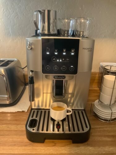 De'Longhi Fully Automatic Coffee Machine MAGNIFICA START Bean-to-Cup Espresso Machine Perfect for Espresso. Americano. Cappuccino. Latte Macchiato- ECAM220.31.SB Silver/Black (UAE ESMA Certified) photo review