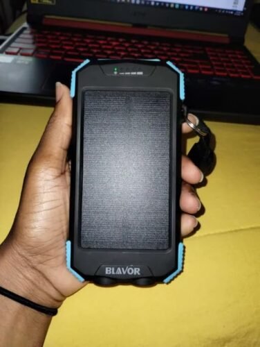BLAVOR Solar Power Bank 10.000mAh. Portable Wireless Charger. 20W Fast Charging External Battery Pack with USB C for Cell Phones. Solar Panel Charging with Dual Flashlight for Camping photo review