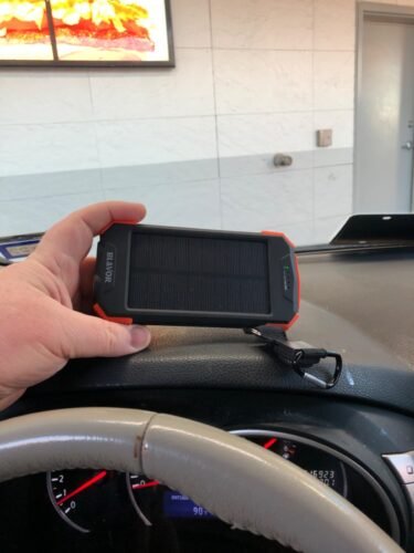 BLAVOR Solar Power Bank 10.000mAh. Portable Wireless Charger. 20W Fast Charging External Battery Pack with USB C for Cell Phones. Solar Panel Charging with Dual Flashlight for Camping photo review