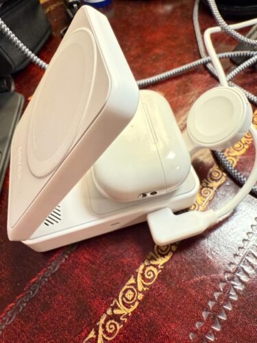 Anker MagGo 3 in 1 iPhone 17 Charging Station. MagSafe-Compatible Wireless Charger Stand. Qi2 Certified 15W Foldable Charger for iPhone 17/16/15/14/13/12. AirPods. Apple Watch Ultra(Adapter Included) photo review