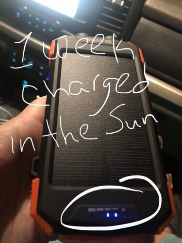 BLAVOR Solar Power Bank 10.000mAh. Portable Wireless Charger. 20W Fast Charging External Battery Pack with USB C for Cell Phones. Solar Panel Charging with Dual Flashlight for Camping photo review