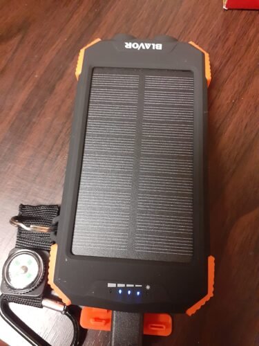 BLAVOR Solar Power Bank 10.000mAh. Portable Wireless Charger. 20W Fast Charging External Battery Pack with USB C for Cell Phones. Solar Panel Charging with Dual Flashlight for Camping photo review